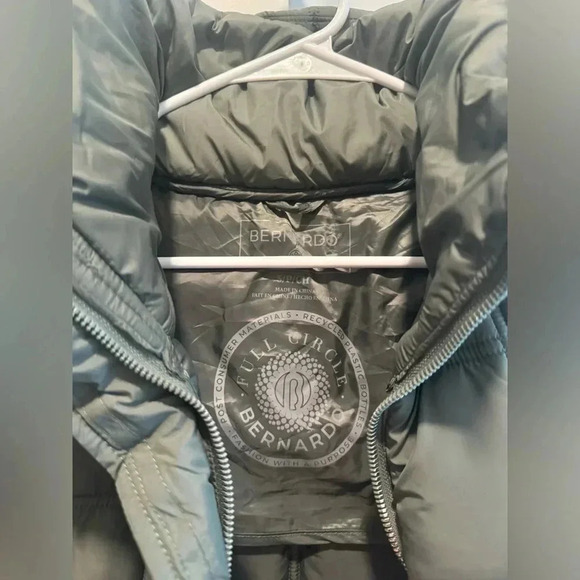 Bernardo Winter Resort Quilted Hooded Puffer Vest NEW NEVER WORN! SIZE S NO TAGS - Picture 7 of 10